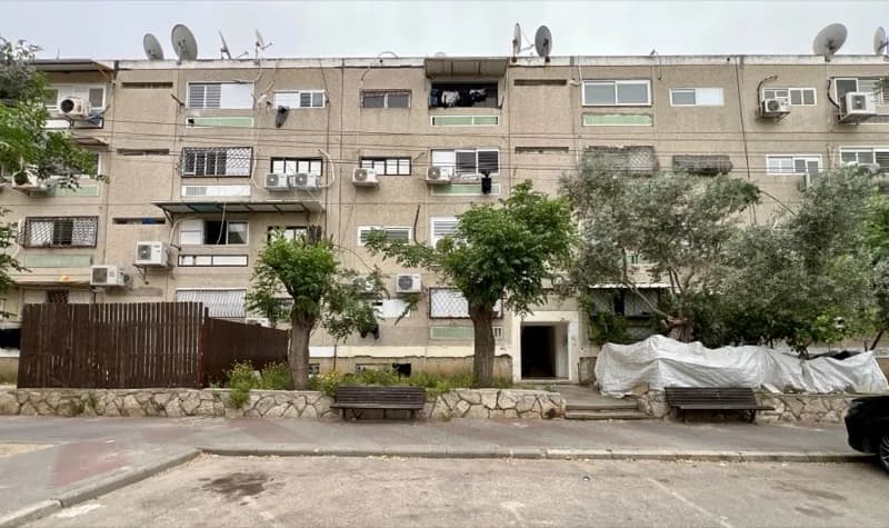 דירת 4 חדרים ברח' הפורצים