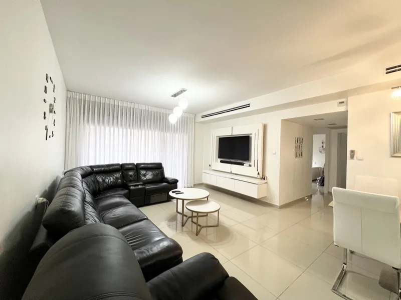 דירת 5 חדרים בברנע, רח' קדש