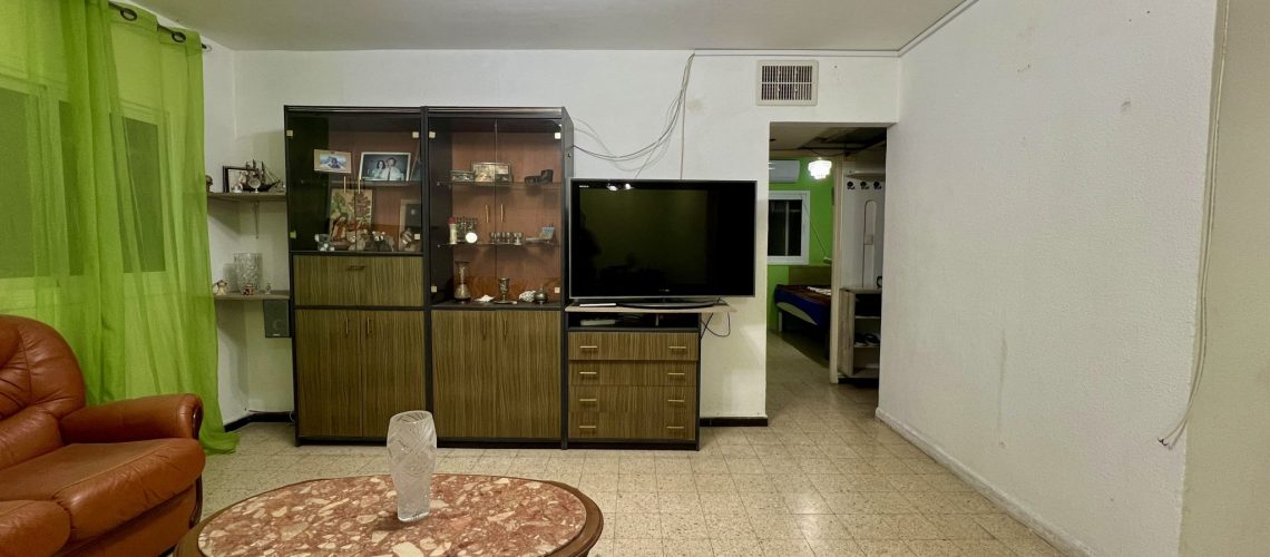 abcb74d9-a1d9-4274-b1f7-18e55969ecad